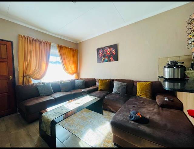 2 BEDROOM APARTMENT FOR SALE IN GERMISTON WEST